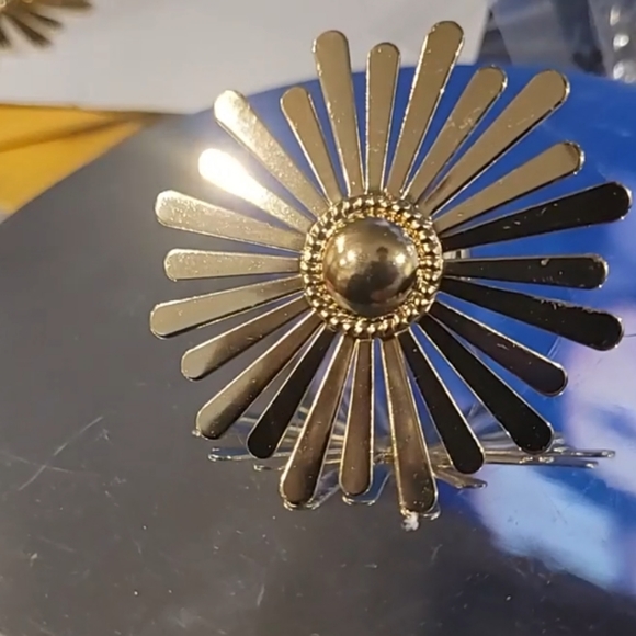 Golden Flower Girl ring - Picture 3 of 6